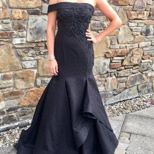 Stunning One-Shoulder Black Mermaid Ballgown